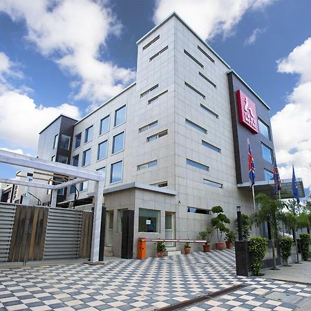 ניו דלהי Inde Hotel Chattarpur מראה חיצוני תמונה