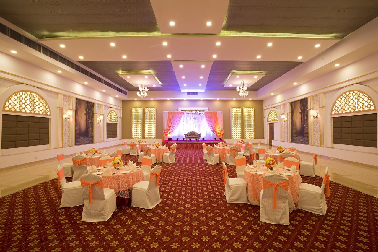 ניו דלהי Inde Hotel Chattarpur מראה חיצוני תמונה