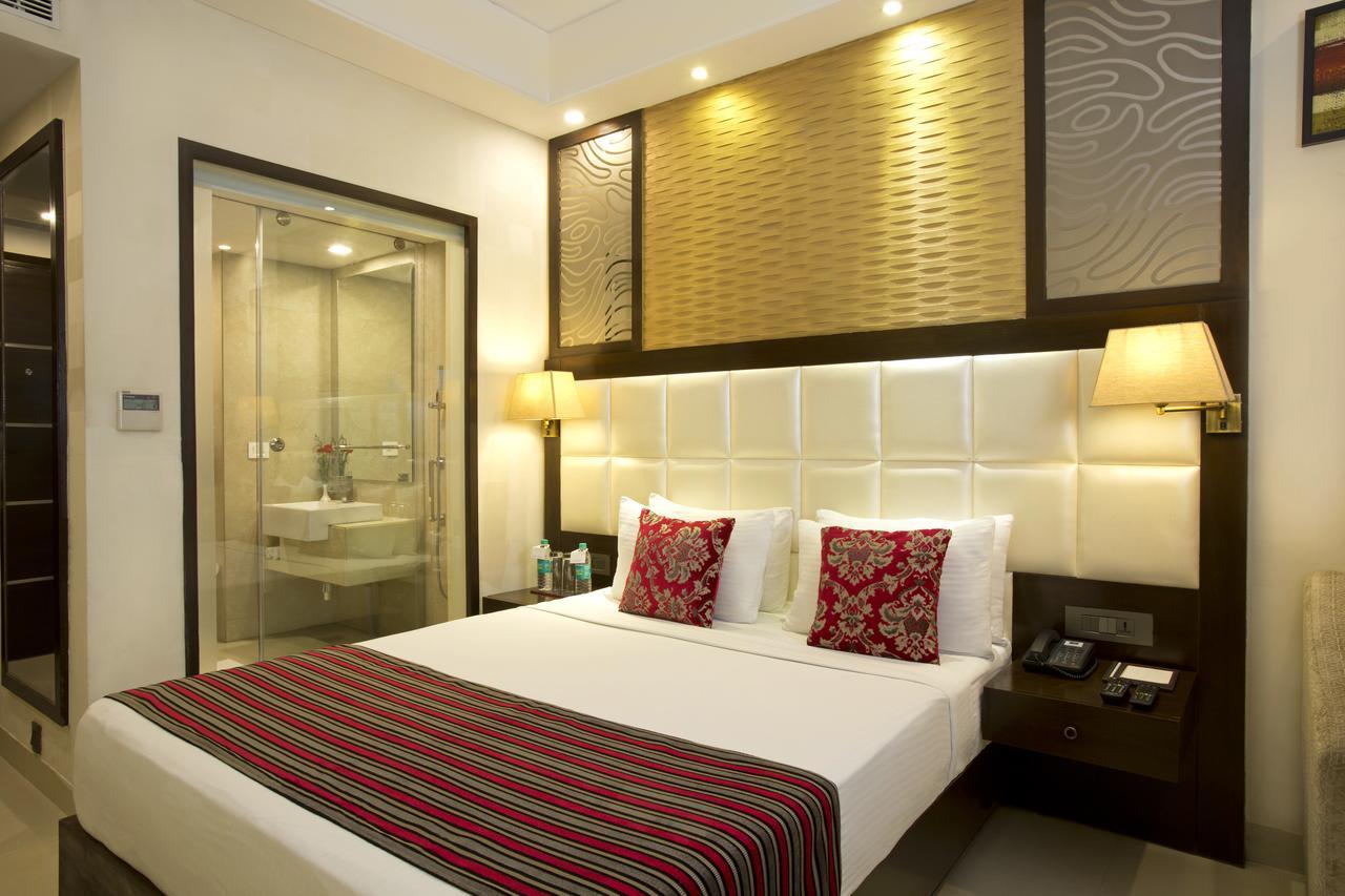 ניו דלהי Inde Hotel Chattarpur מראה חיצוני תמונה