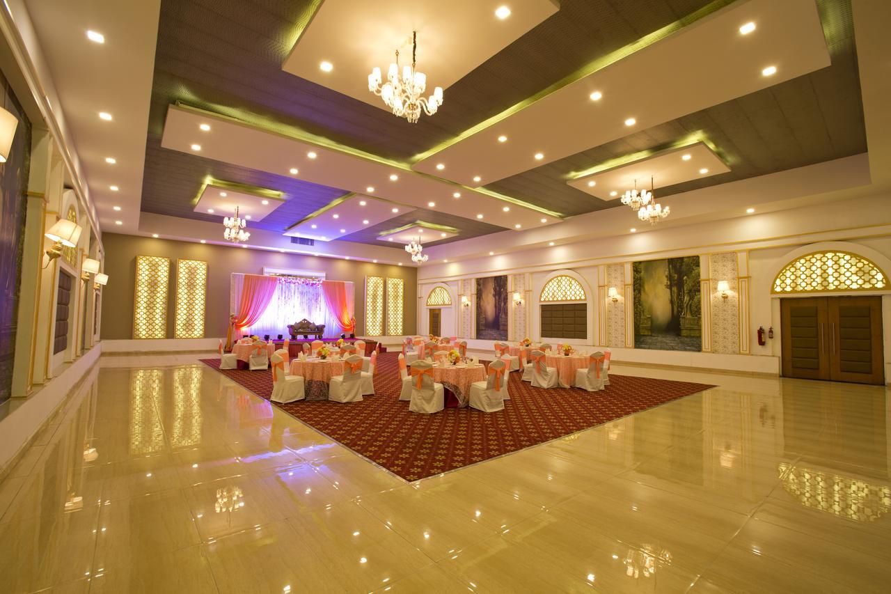 ניו דלהי Inde Hotel Chattarpur מראה חיצוני תמונה