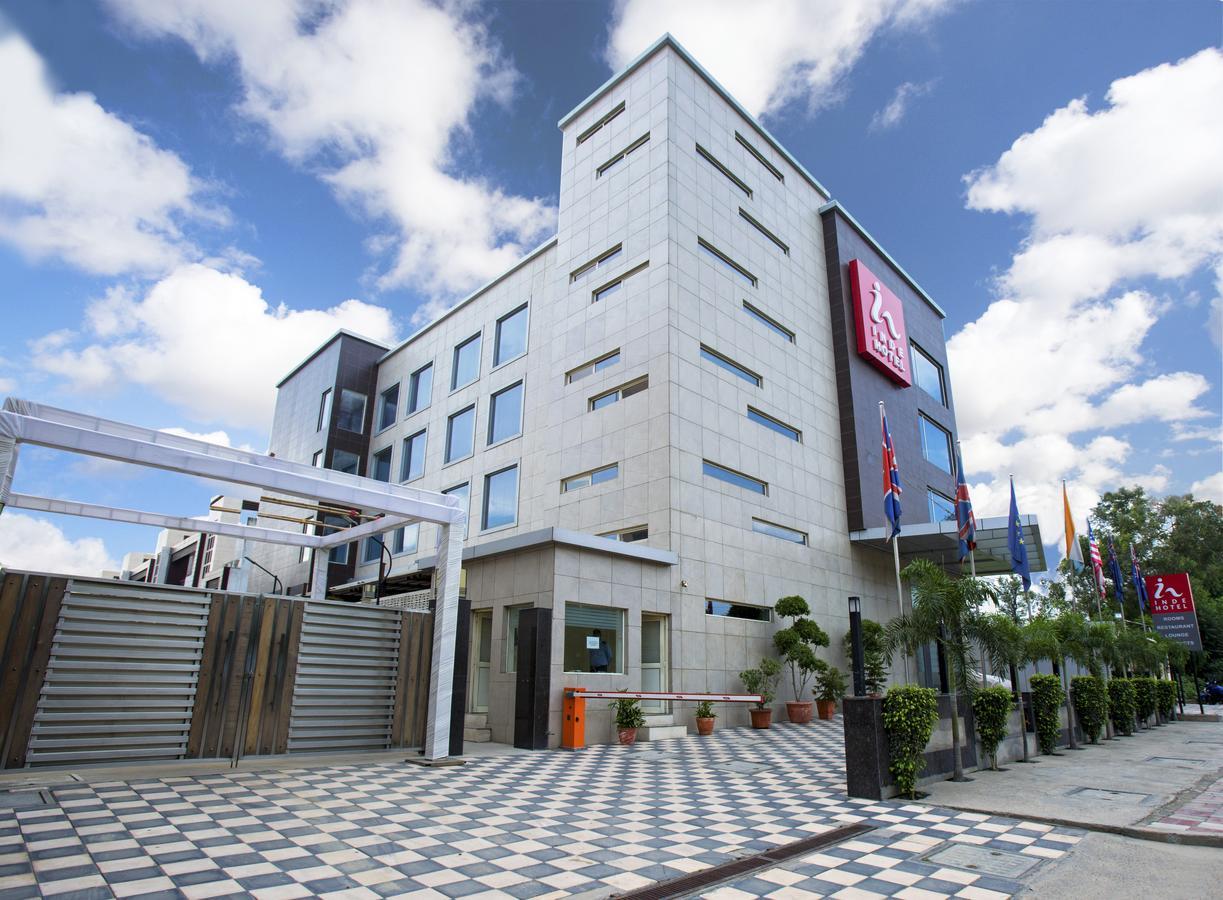 ניו דלהי Inde Hotel Chattarpur מראה חיצוני תמונה