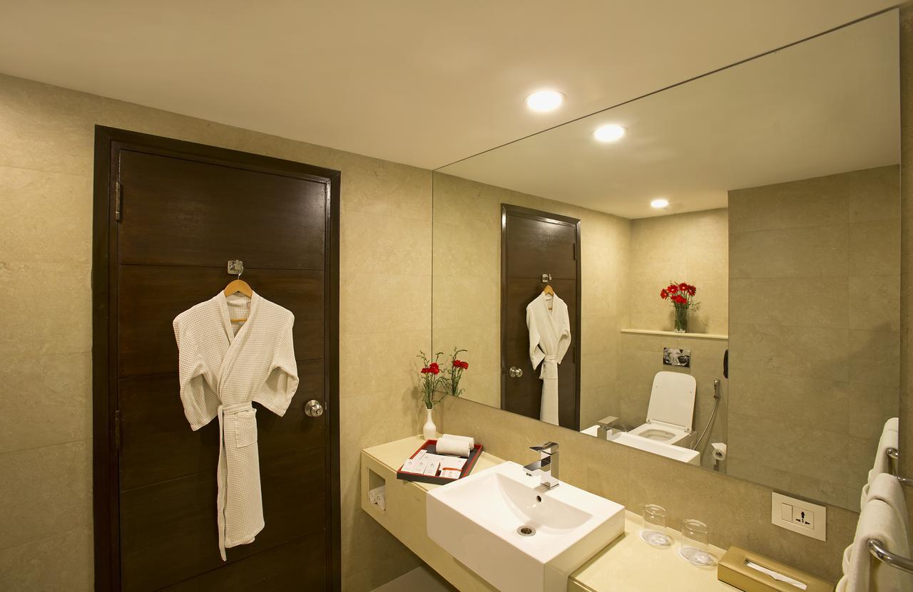 ניו דלהי Inde Hotel Chattarpur מראה חיצוני תמונה