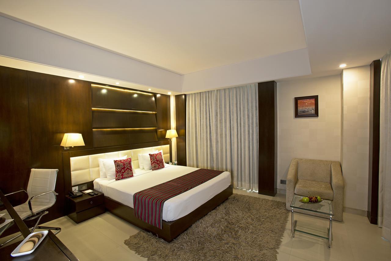 ניו דלהי Inde Hotel Chattarpur מראה חיצוני תמונה